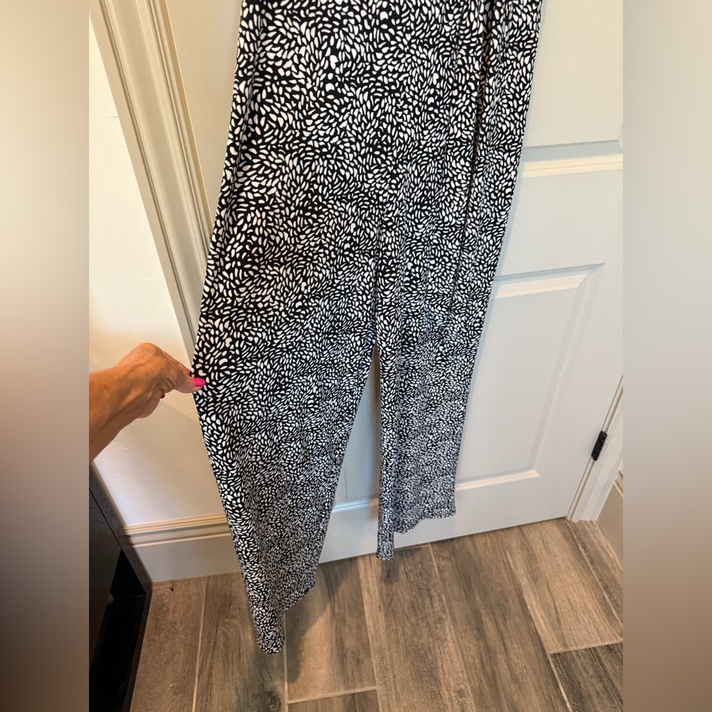 Super popular jumpsuit. Feminine features. Size 10/12 M - Picture 3 of 12
